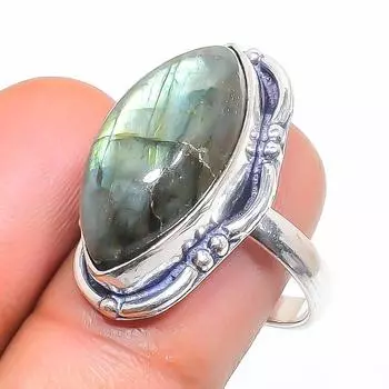 Кольцо из серебра 925 пробы с натуральным лабрадоритом, размер 7, p9k44
