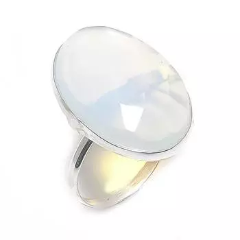 Кольцо из серебра 925 пробы с натуральным молочным опалом, размер 7,5 k3F51