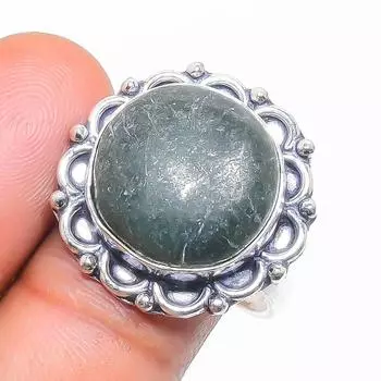 Кольцо из серебра 925 пробы с натуральным нефритом, размер 9 B3Q90