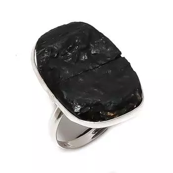 Кольцо из серебра 925 пробы с натуральным черным турмалином, размер 7 l6t17