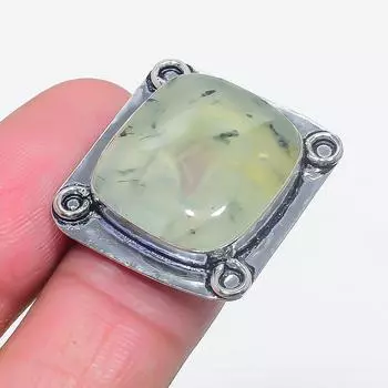 Кольцо из серебра 925 пробы с натуральным пренитом, размер 6, M3N19