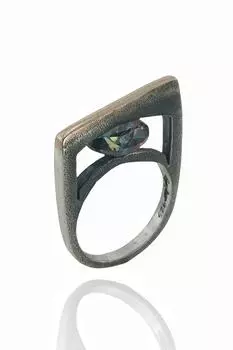 Кольцо из серебра 925 пробы с мистическим топазом ручной работы специального дизайна