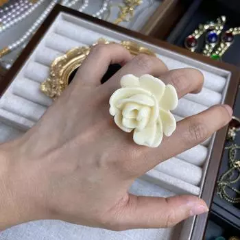 Кольцо из смолы в стиле ретро, черное и белое, открытое кольцо, элегантность высокого класса, преувеличенная маркировка, не выцветает, кольцо для женщин