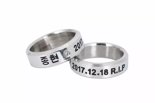 Кольцо-подвеска с цепочкой и надписью «Hangul Memorial Ring» от SHINee Jonghyun с нитью RIP