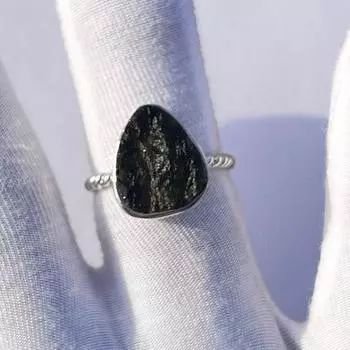 Кольцо ручной работы из цельного серебра 925 пробы с драгоценным камнем молдавит, эффектное женское кольцо, подарок для нее. зелёный