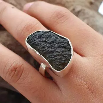 Кольцо ручной работы из цельного серебра 925 пробы с драгоценным камнем молдавит, эффектное женское кольцо, подарок для нее. зелёный