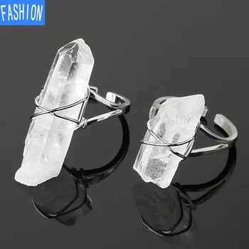 Кольцо с белым кристаллом неправильной намотки и регулируемым кольцом. Кольцо с отверстием для кольца.