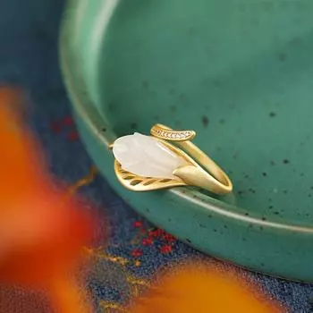 Кольцо с цветком магнолии из натурального нефрита Хэтянь - Элегантный позолоченный инкрустированный белый цветок с полым дизайном для женщин Adjustable Open Size