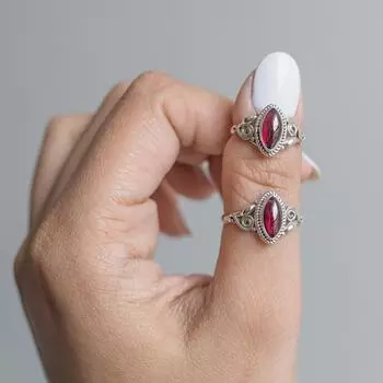 Кольцо с инициальным камнем • Кольцо с буквой от Sunrise • Кольцо для матери • Подарки на день рождения • Подарки подружкам невесты Free Size (5 Pcs) красный