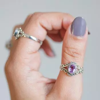 Кольцо с инициальным камнем • Кольцо с буквой от Sunrise • Кольцо для матери • Подарки на день рождения • Подарки подружкам невесты Free Size (5 Pcs ) фиолетовый