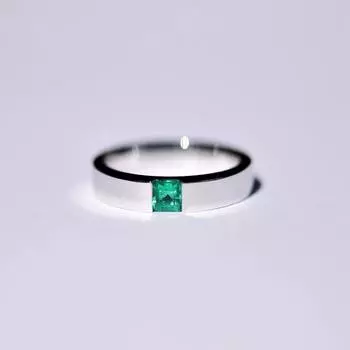 Кольцо с изумрудом и цирконием, позолоченное изумрудное кольцо для мужчин и женщин, простое популярное кольцо с нишевым дизайном на указательный палец No. 6 серебряный