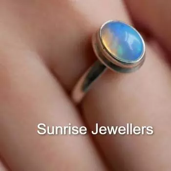 Кольцо с опалом Ари, багетное кольцо с камнем по случаю рождения от Sunrise • Подарок лучшему другу • Подарок на годовщину • Регулируемое персонализированное кольцо с драгоценным камнем • 7 синий