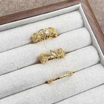 Кольцо с полым ирисом от Сяохуншу: Мода 2024 года: роскошь, неповторимая индивидуальность, универсальный аксессуар. RR667 Snake Pattern Ring золотой