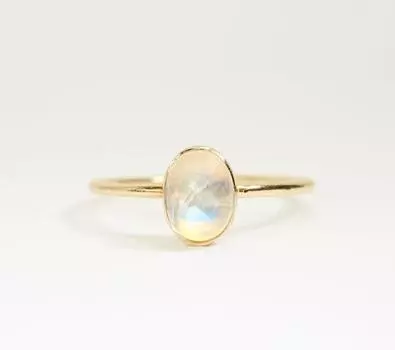 Кольцо с радужным лунным камнем // Золотое кольцо с лунным камнем // Овальное кольцо с лунным камнем // Кольцо с лунным камнем // Кольцо с лунным камнем, наполненное золотом 14 карат 5 белый