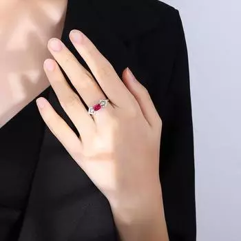 Кольцо с рубином, кольцо с бриллиантом цвета голубиной крови, кольцо с цирконом цвета квадратной оправы, кольцо с изумрудом параиба.