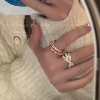 Кольцо с тремя эмалированными буквами Сатурна 2024 года — женские элитные ювелирные изделия класса люкс золотой/ярко-розовый