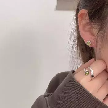 Кольцо-серьга с оливково-зеленым цирконием в оправе Niche Design с изысканным дизайном