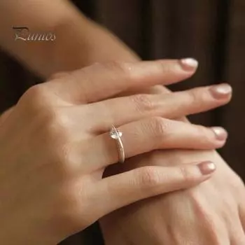 Кольцо-спиннер «Планета беспокойства» в форме планеты с кубическим цирконием, металлическая гладкая поверхность, космическая тема, вращающееся центральное украшение на палец 1pc