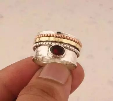 Кольцо-спиннер с красным гранатом, Кольцо-спиннер из серебра 925 пробы, Кольцо ручной работы, Дизайнерское кольцо, Заявление, Кольцо с безелем, Подарок на день рождения, Трехцветное кольцо 6