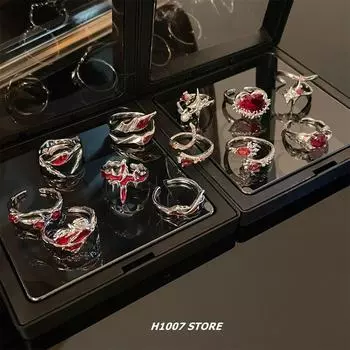 Кольцо унисекс красное: Нишевый дизайн для элегантного наложения или ношения на указательном пальце. Sequence Ring