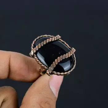 Кольцо ювелирных изделий черной драгоценной камня оникса обернутое медной проволокой Хандмаде для подарка весь размер 4 чёрный