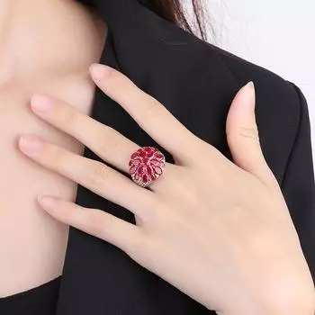 Кольцо в стиле «цветок» цвета голубиной крови с цирконом в стиле ретро с синей шпинелью и красным корундом