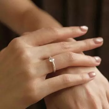 Кольцо Yousheng Anxiety Planet Spinner Ring с кубическим цирконием в форме планеты, металлическая гладкая поверхность, космическая тема, вращающееся центральное украшение на палец 1pc