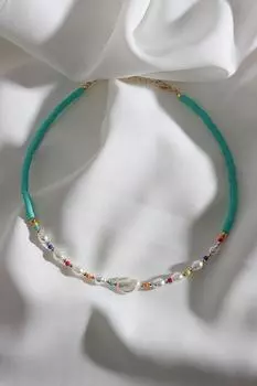 Колье Fimo из бисера с деталями из зеленого жемчуга