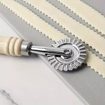 Колесо для нарезки макарон и равиоли премиум-класса из нержавеющей стали с элегантной деревянной ручкой — идеально подходит для домашней кухни