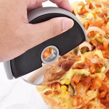Колесо для резки пиццы Острое лезвие с защитной крышкой Легко мыть в посудомоечной машине Эргономичное обращение Колесо для пиццы чёрный