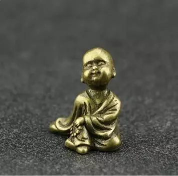 Коллекция китайской латунной резной маленькой статуи Будды монаха, изысканные маленькие статуи