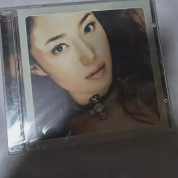 Компакт-диск с первым альбомом Хе Рён в неоткрытом виде