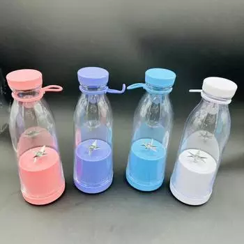 Компактная перезаряжаемая ручная электрическая соковыжималка в симпатичном дизайне в виде винной бутылки белый