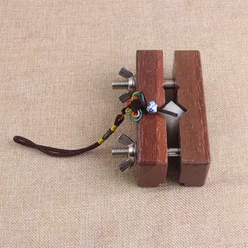 Компактный деревянный гравировальный зажим для мастеров и любителей A