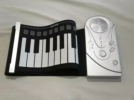 Компактный и портативный рулон! фортепианоFS-SP061 белый