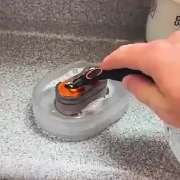 Компактный ополаскиватель для бритвы Технология струи воды Эффективно очищает бритву Фильтр 150 микрон Любая бритва с лезвиями Экономит воду Никаких шнуров Портативный инструмент для чистки бритвы прозрачный