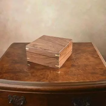 компас диаметром 10,16 см в деревянной подарочной коробке. Принадлежность для морского парусного спорта.