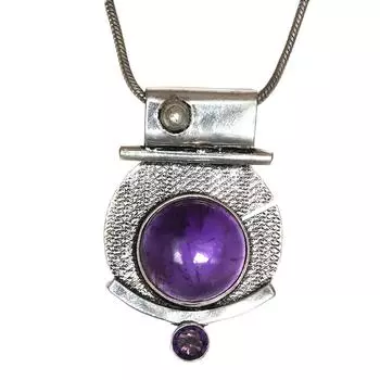 Комплект аметистовых подвесок, сережек, ожерелья, подаренных