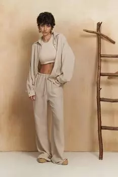 Комплект бежевых брюк-рубашек Pedasa