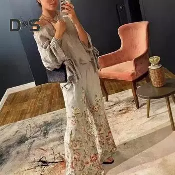 Комплект из 2 предметов: топ и брюки, одно плечо, косой вырез, рукав три четверти, шнуровка на манжетах, блузка с цветочным принтом, эластичные широкие брюки с высокой талией M хаки