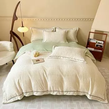 Комплект из четырех предметов из тяжелого молочного бархата в стиле Ins с пододеяльником с резной вышивкой 1.8m bed sheet 4pcs