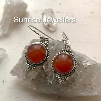 Комплект из двух сережек Carnilan Ari от Sunrise Stud Earring и обруча Huggie Hoop с подвеской • Подарок лучшему другу • Free Size красный