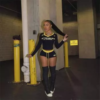 Комплект из контрастного облегающего топа с V-образным вырезом и длинными рукавами в стиле ретро 2024 года и шорт на шнуровке Medium красный