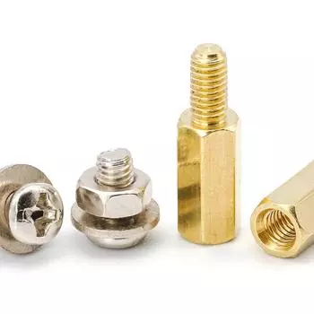 Комплект изоляции шестигранной медной колонны с одно-/двухходовой и трехкомпонентной крестообразной распорной втулкой с круглой головкой