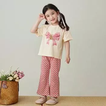 Комплект одежды для девочек, летняя детская футболка с короткими рукавами и расклешенными брюками с принтом медведя и бантом, комплект из двух предметов 110