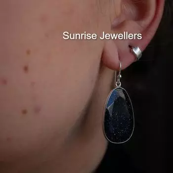 Комплект сережек Ari из полуночного золота от Sunrise Stud Earring и обруч Huggie Hoop с подвеской • Подарок лучшему другу • free Size синий