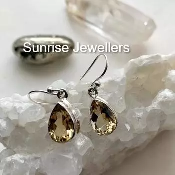 Комплект сережек Citrine Ari от Sunrise • Серьги-подвески с зеленым драгоценным камнем, серьги-гвоздики и обруч-кольцо с подвеской • Подарок лучшему другу • ER437 Free Size жёлтый