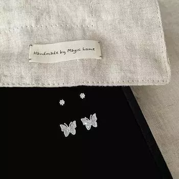 Комплект сережек-гвоздиков с кристаллами в виде бабочек. Женская простота, миниатюрность и изысканность, мода и элегантность, универсальные серьги и серьги.