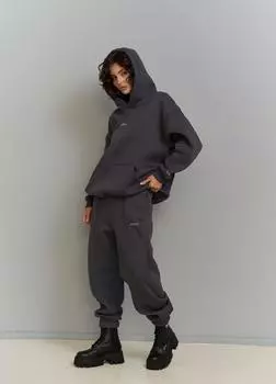 Комплект спортивного костюма с минимальным принтом антрацитового цвета
