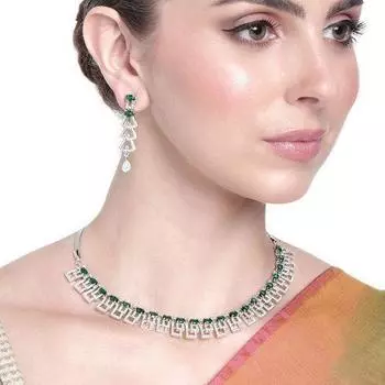 Комплект сверкающего колье Estele с родиевым покрытием, CZ и зелеными камнями для женщин